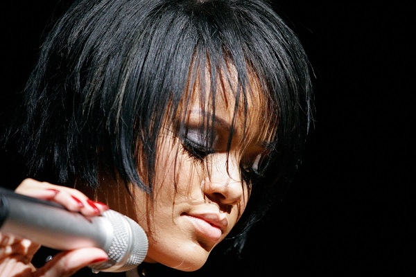 Перейти к новости "Рианна заняла третье место в рейтинге 