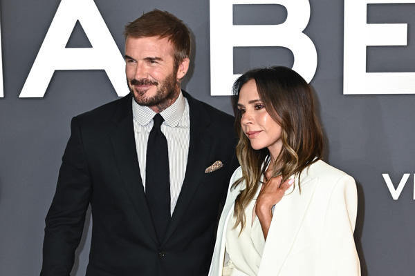 Перейти к новости "Виктория Бекхэм спела хит 